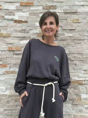 Cropped Sweatshirt OUMILLIE in charcoal