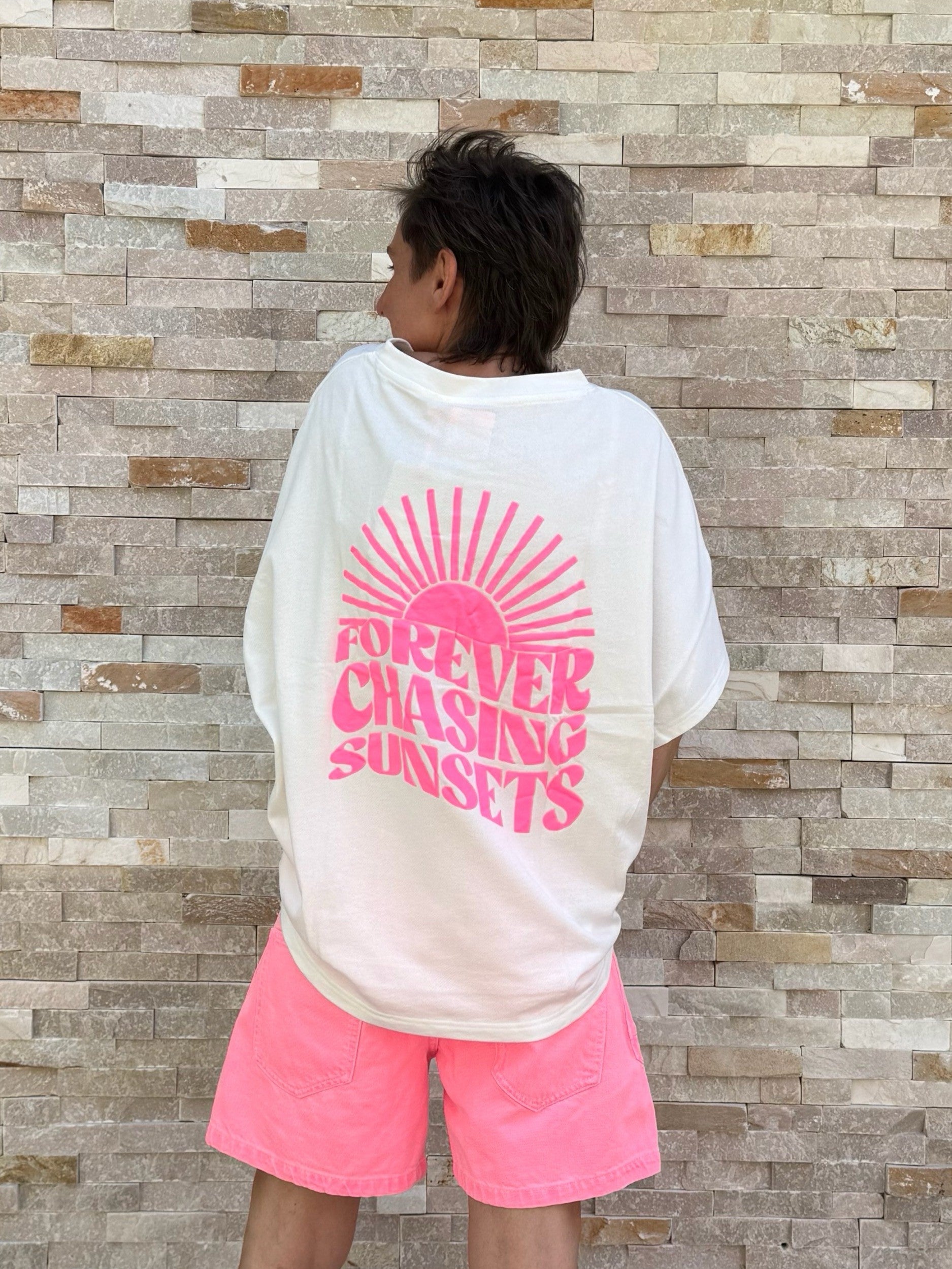Poncho Shirt Print FOREVER CHASING SUNSETS in Offwhite mit Pink