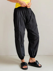 Cargohose aus Fallschirmseide in Schwarz