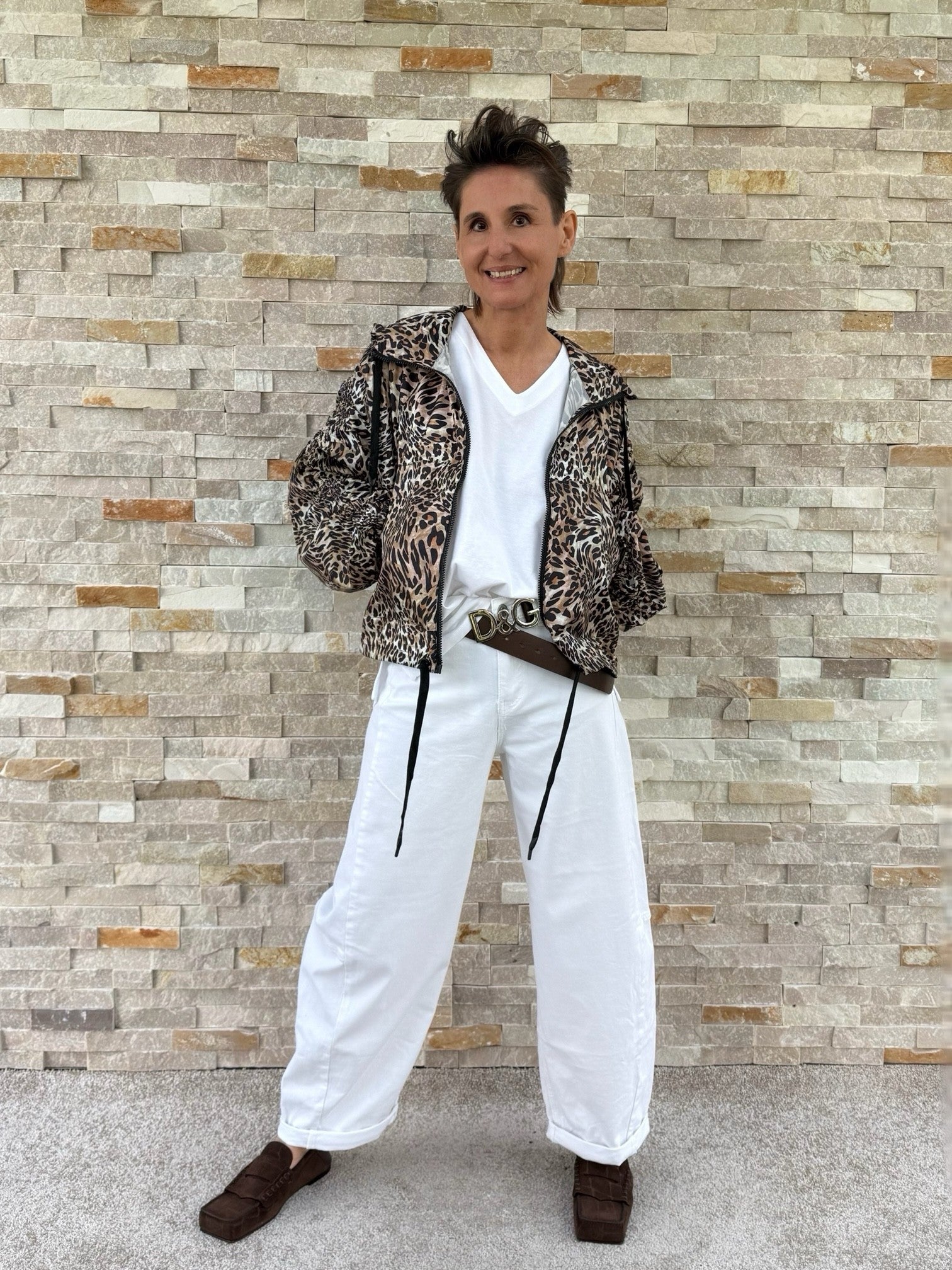 Wind Jacke AOP mit Kapuze in Animal Print Tanine