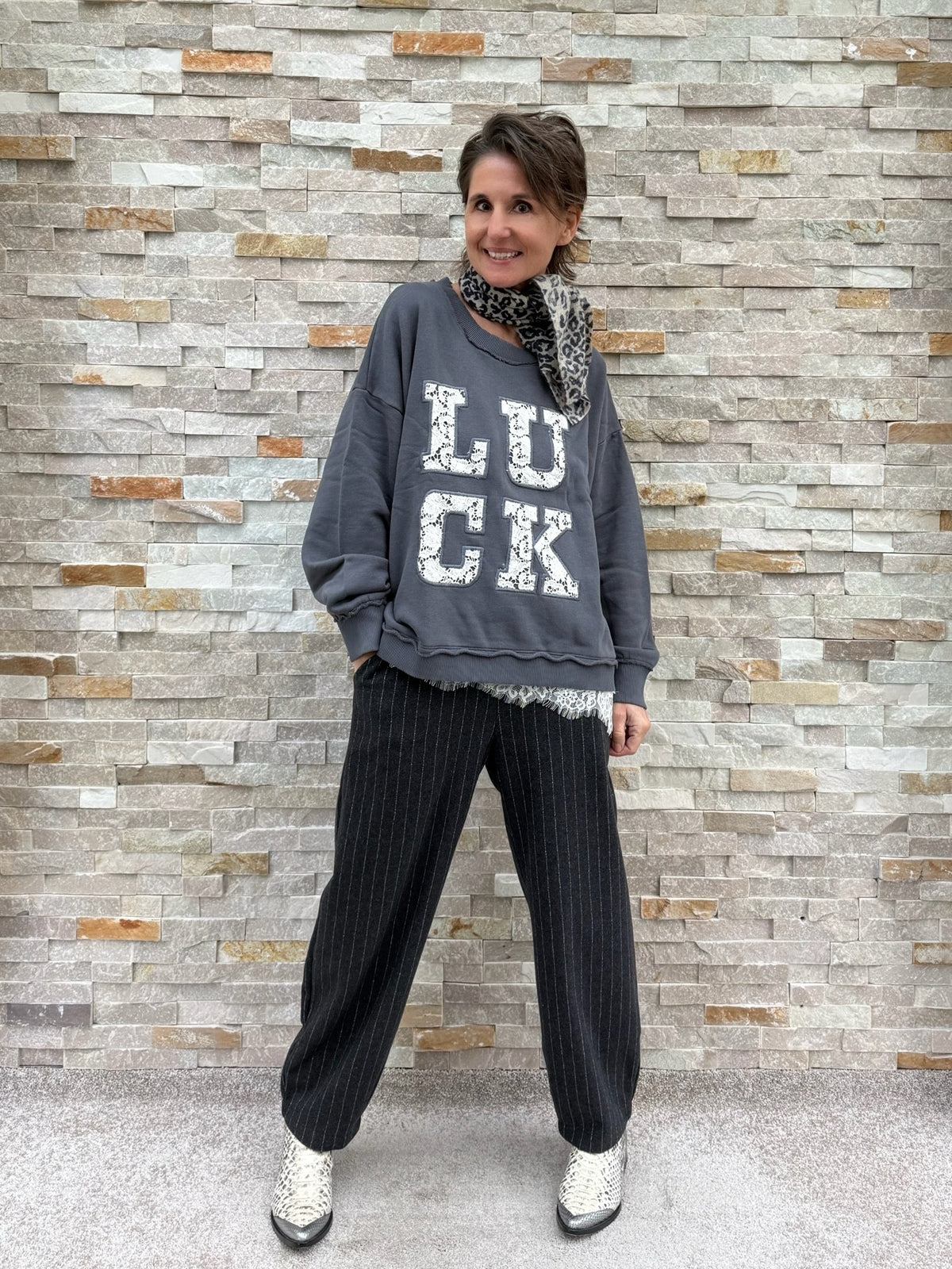 Sweatshirt LUCK mit Spitze-Applikation in vintage grey