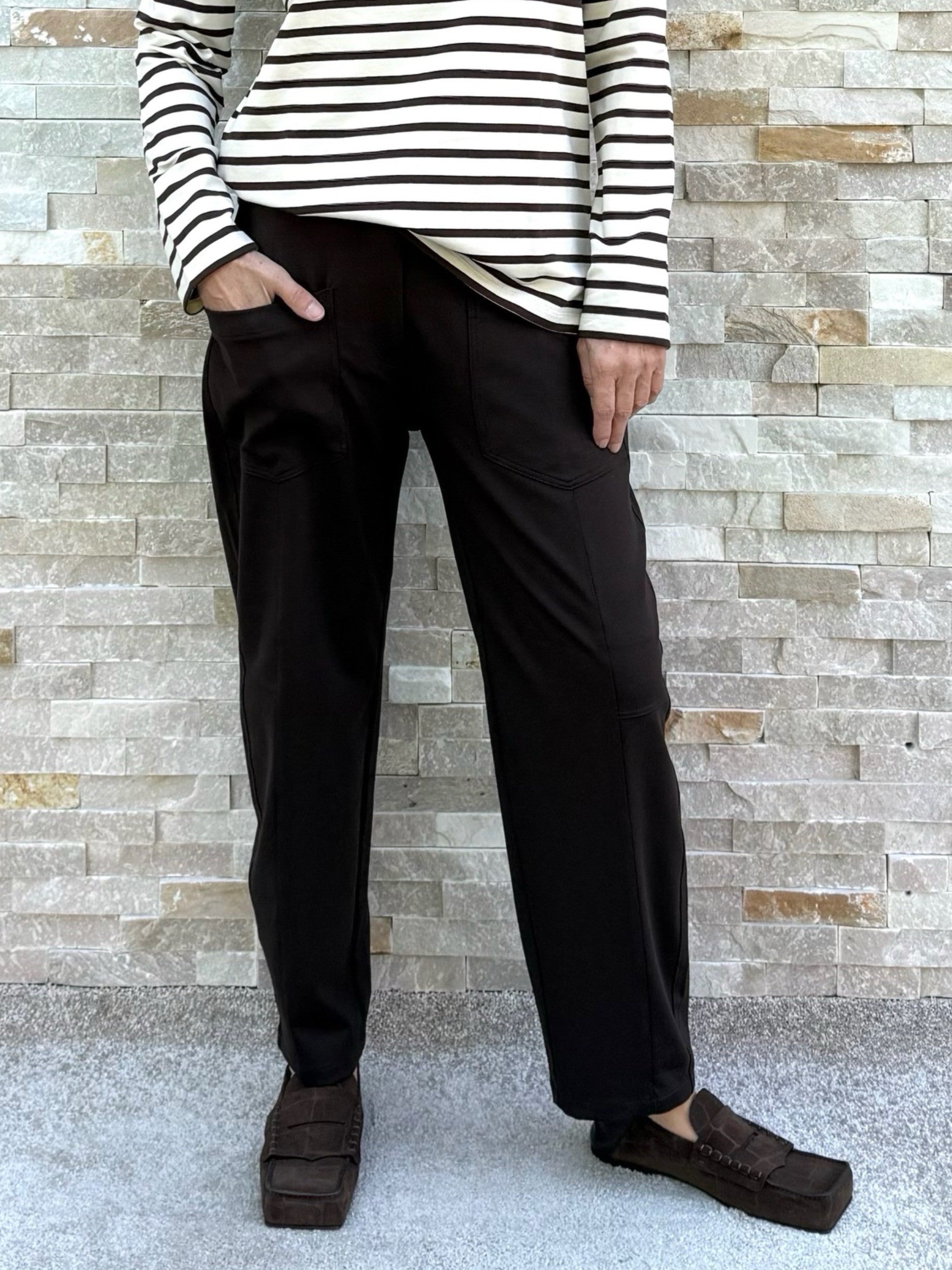 Jersey Hose NIKI mit aufgesetzen Taschen in Dunkelbraun