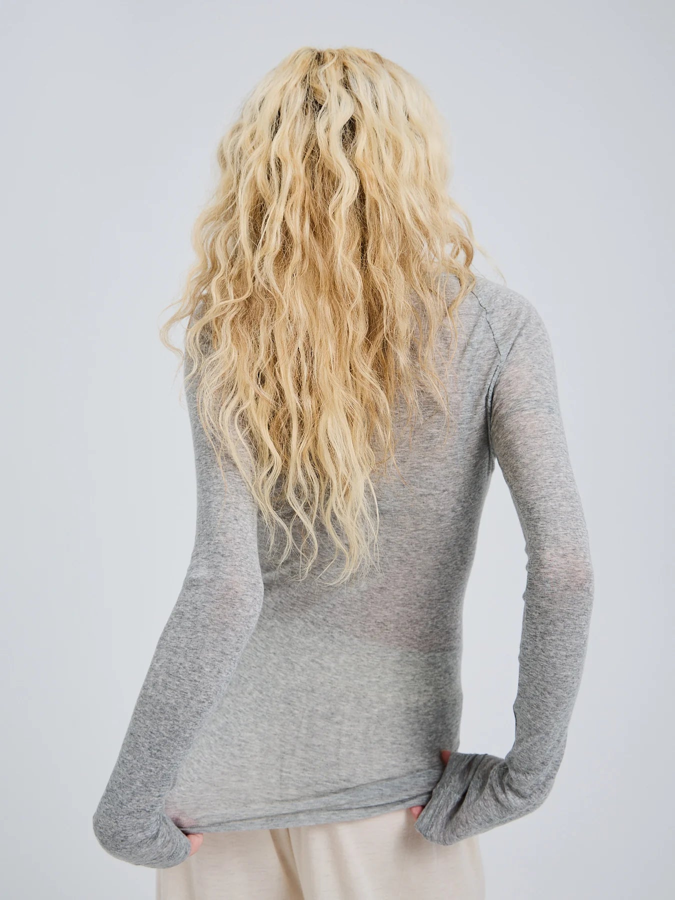 Langarm T-Shirt ELVIRA mit Wellensaum in Grau Melange