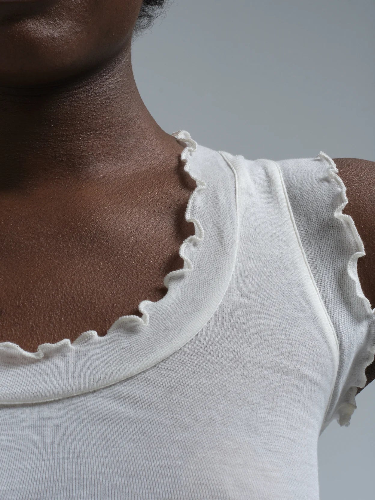 Top Flounce mit Rüschen in Offwhite
