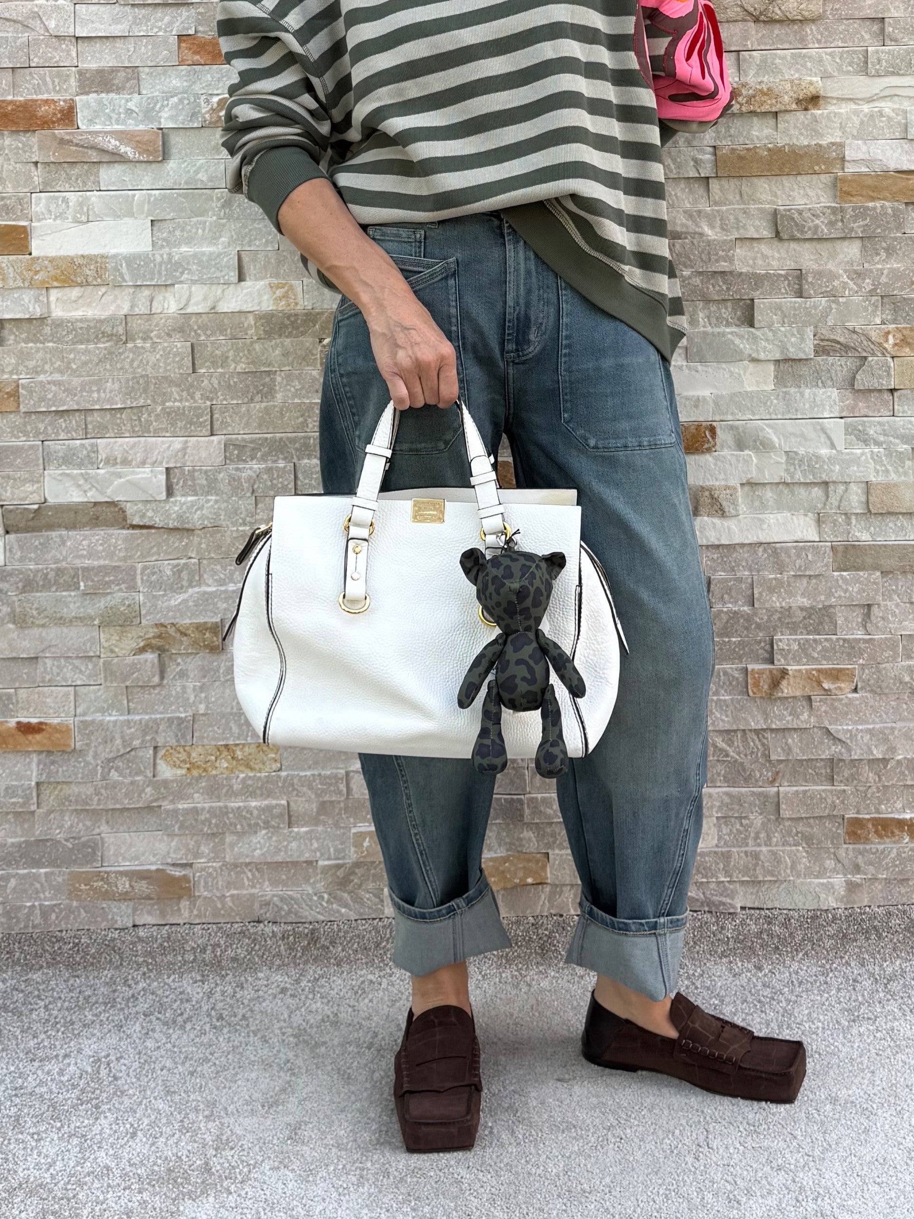 Taschenanhänger bag charm AVE:LINE in leo green