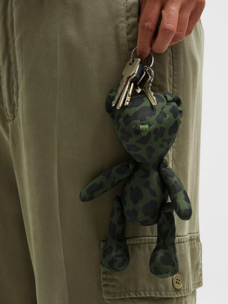 Bag charm AVE:LINE in leo green