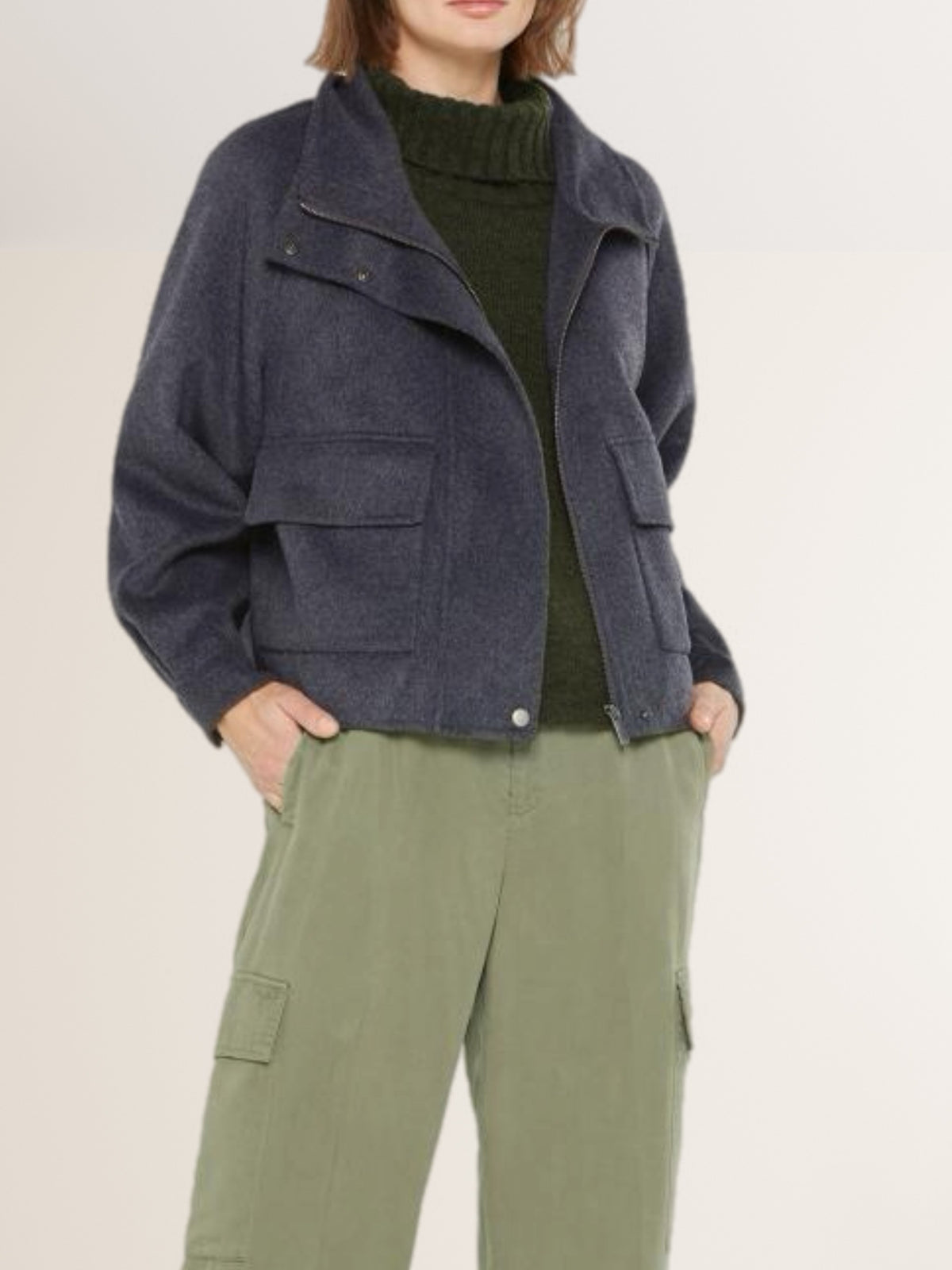 Kurze Wolljacke mit Stehkragen Anthazit