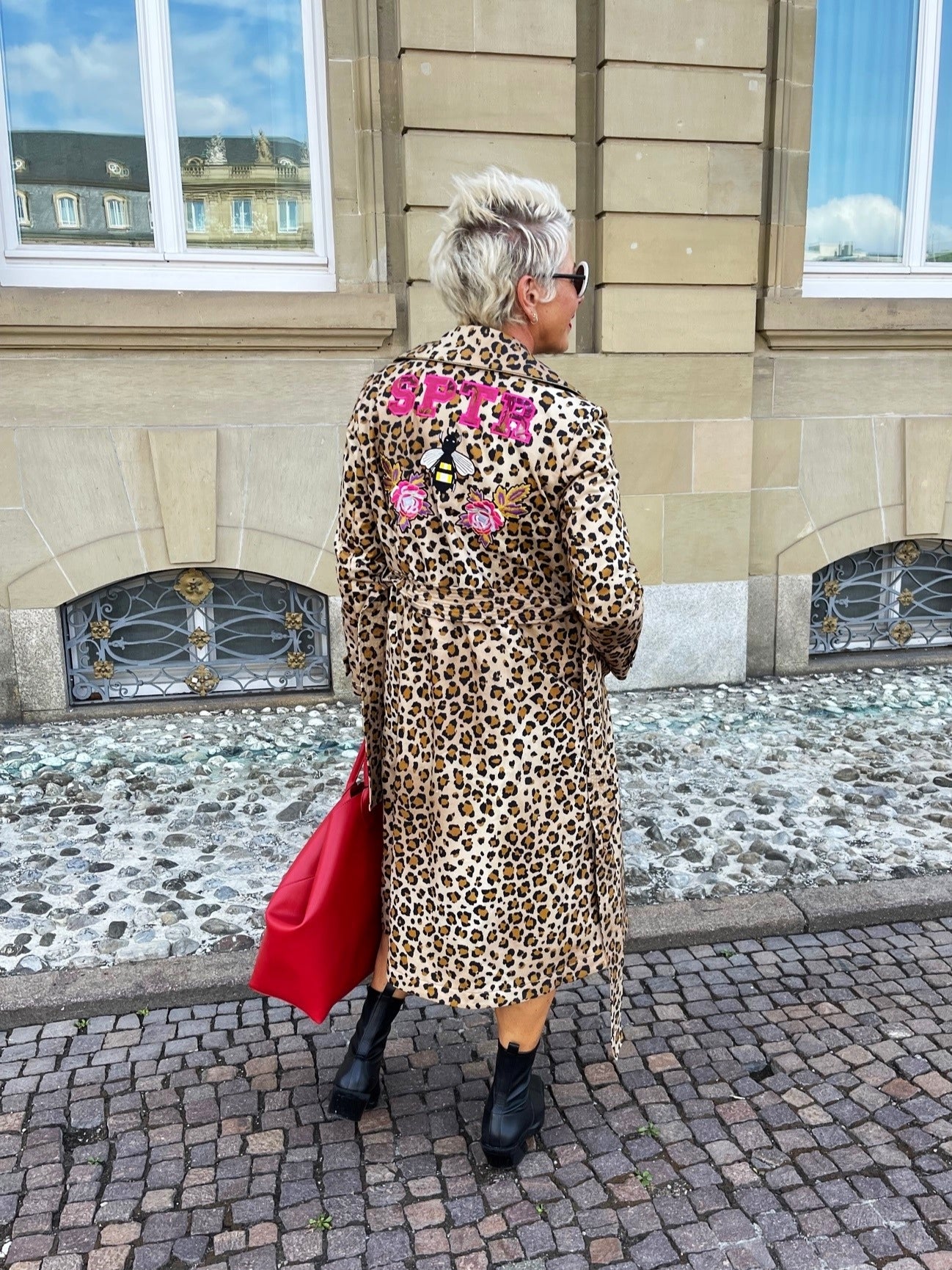 Trenchcoat mit Applikationen auf dem Rücken Leo Print