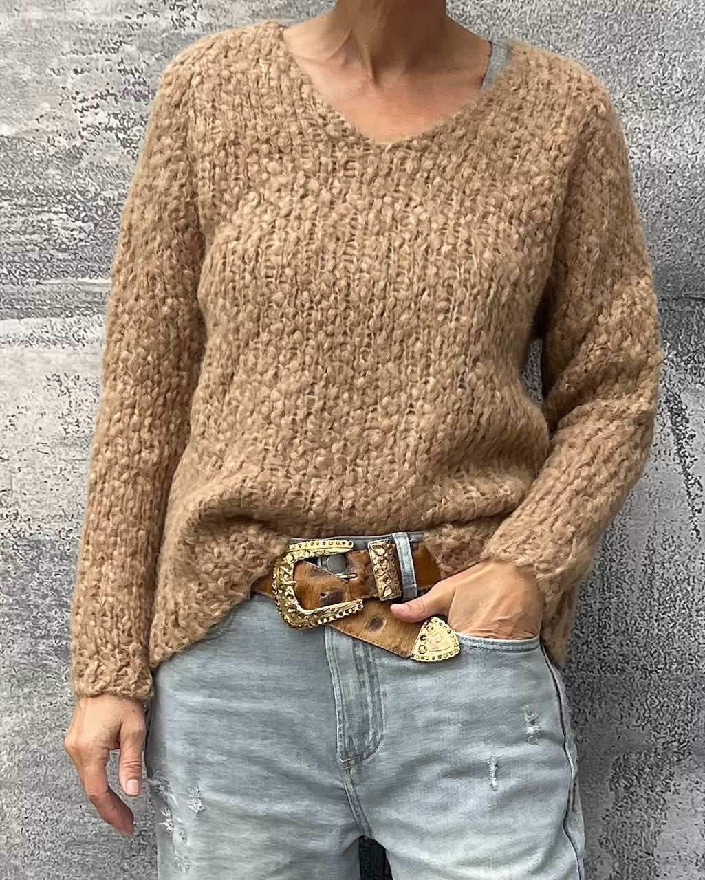 V-Pullover ESTEE in Handstrick-Optik Camel