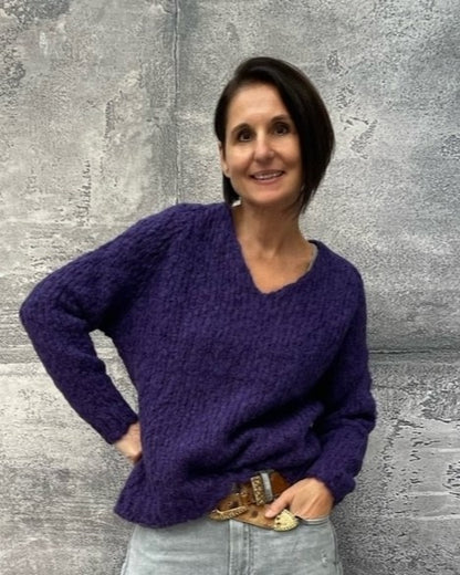 V-Pullover ESTEE in Handstrick-Optik Purple