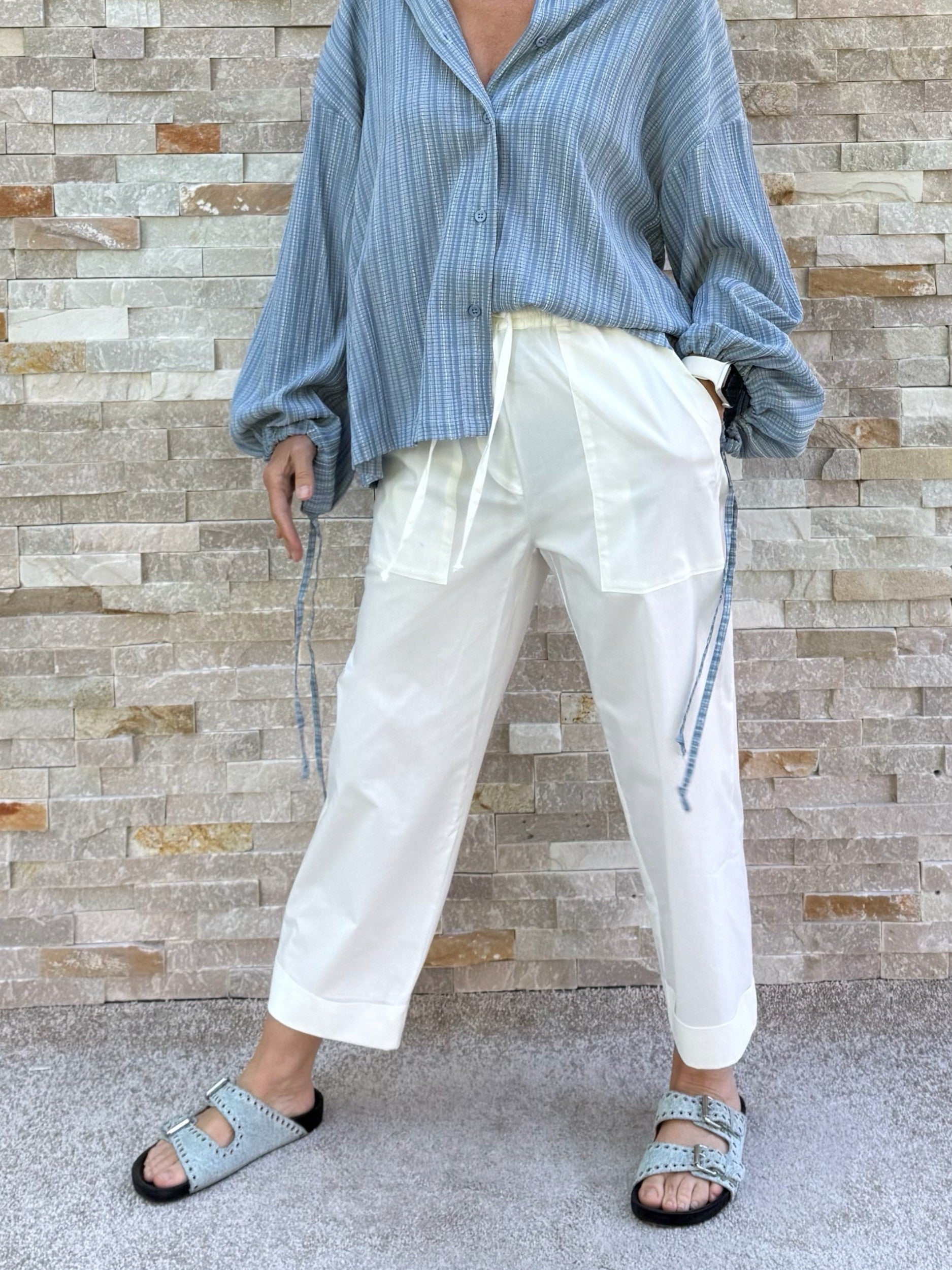 Leichte Hose mit aufgesetzten Taschen in Offwhite