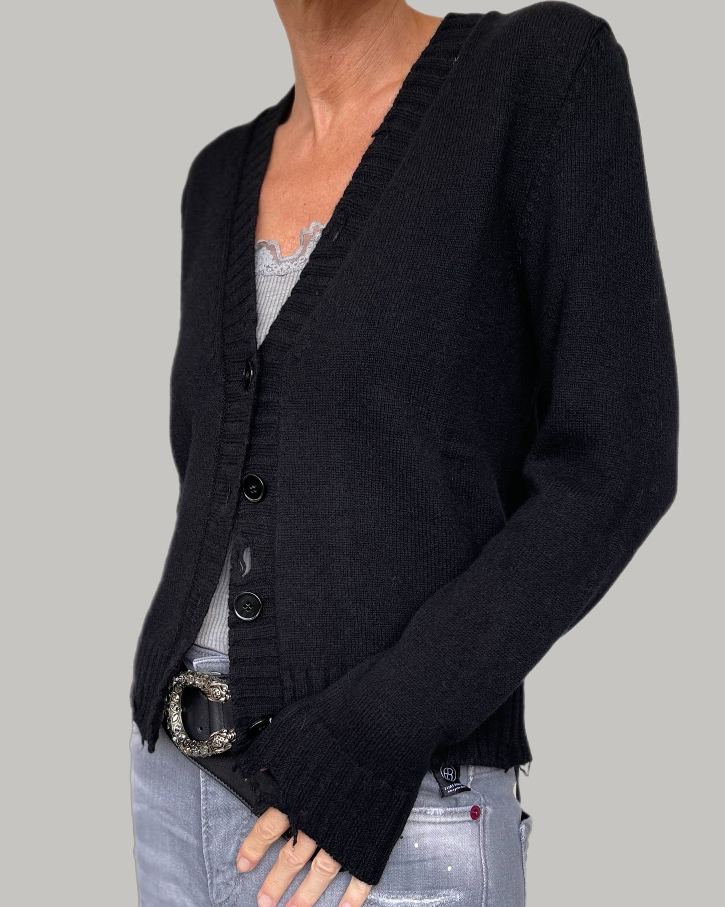 Schmale Strickjacke Wolle mit destroyed Elemente Schwarz