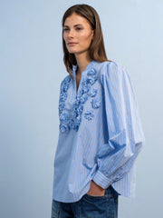 Streifen Tunika Bluse mit Blüten-Applikation in Denim-Blue