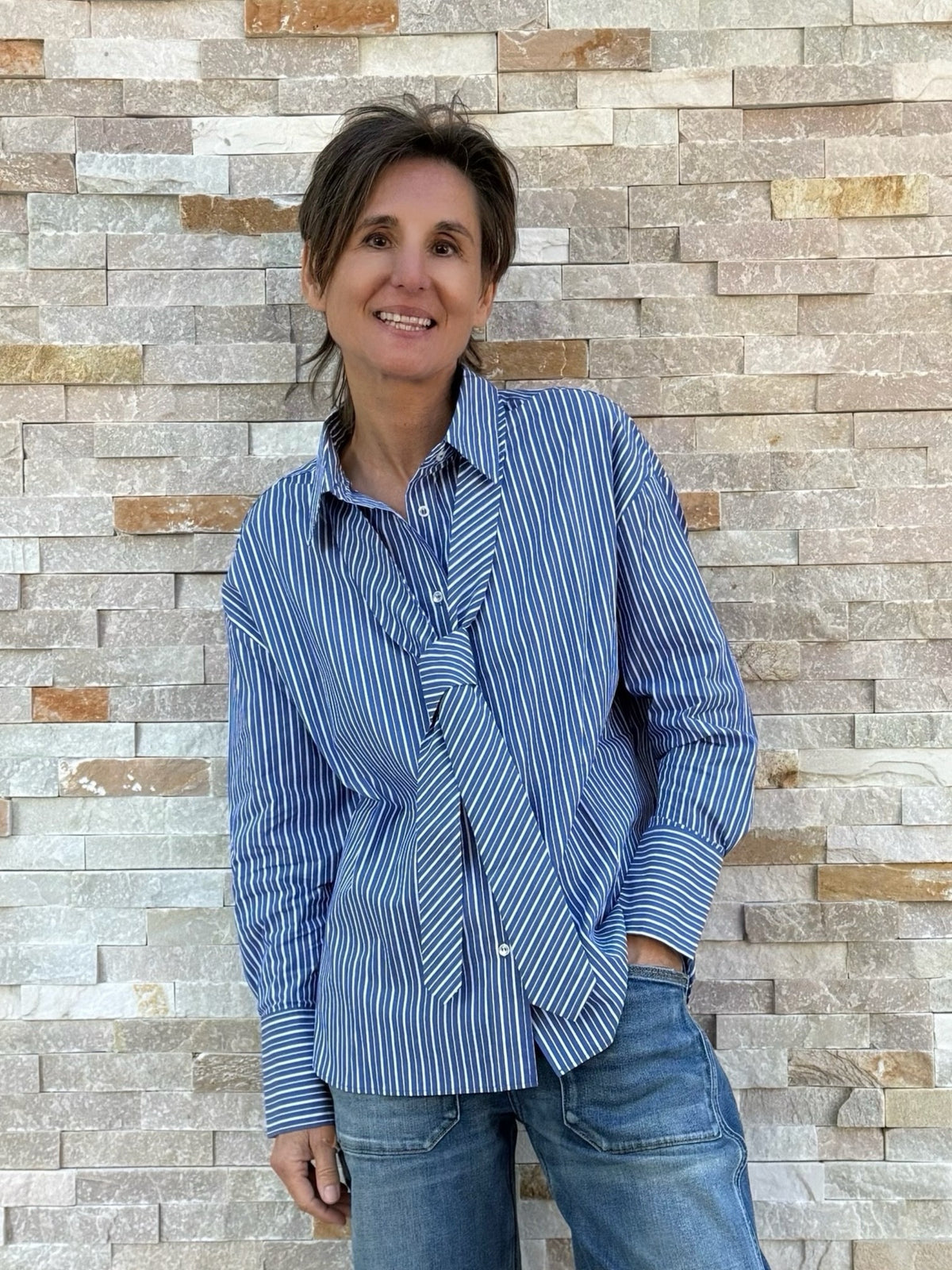 Streifen Bluse mit Krawatte in Blau