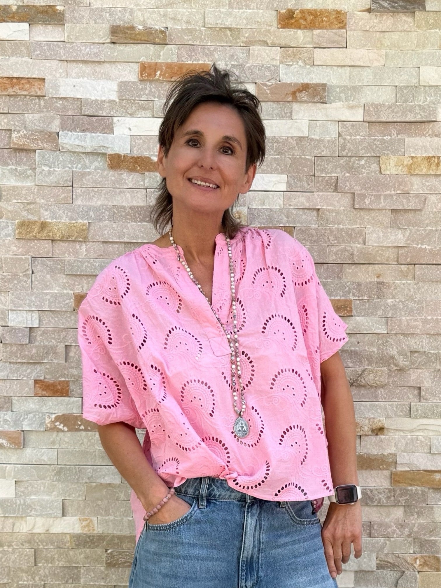 Bluse mit Lochstickerei in Pink