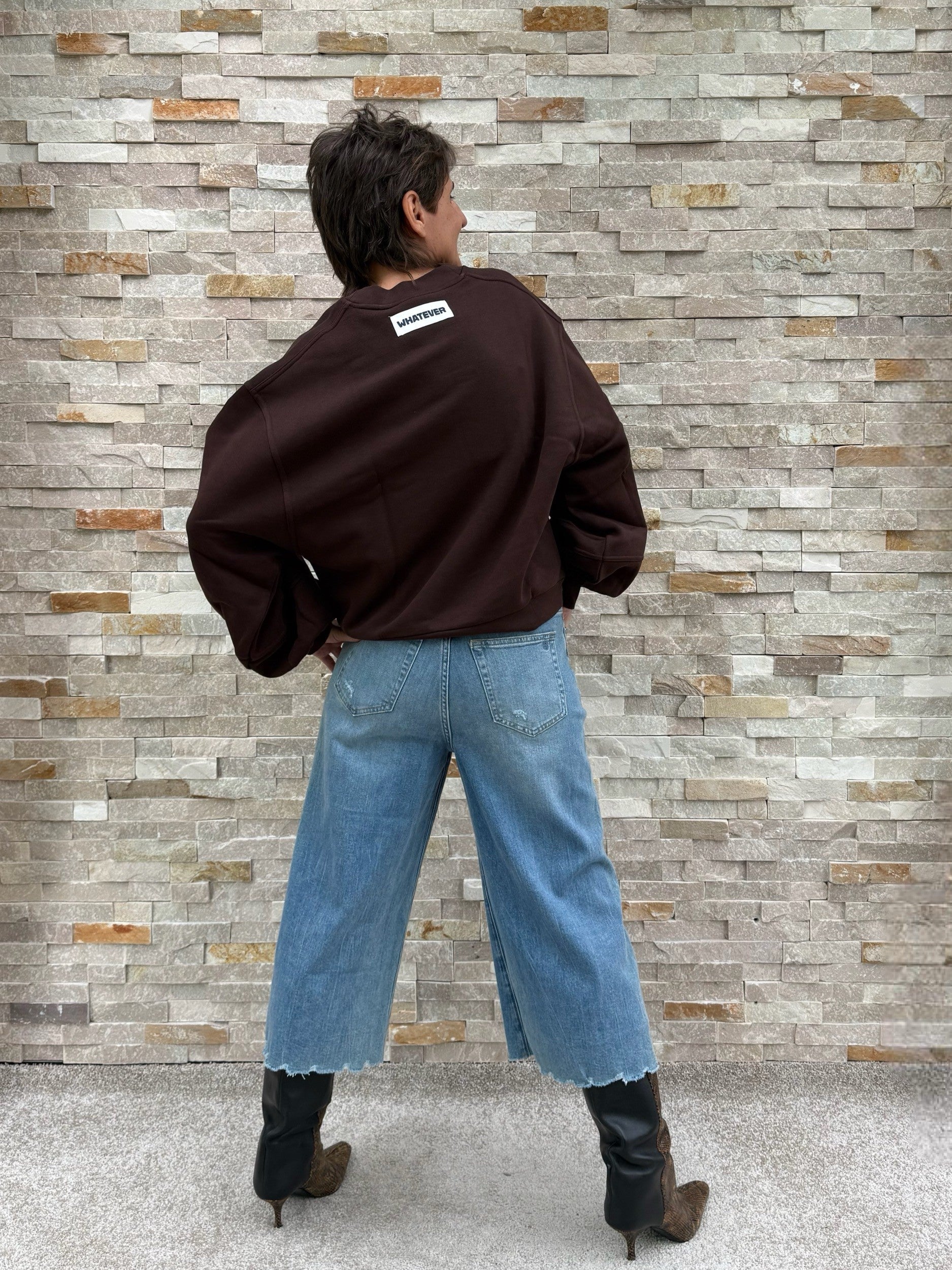 Cropped Sweatshirt mit Barrel Ärmel in Dunkelbraun