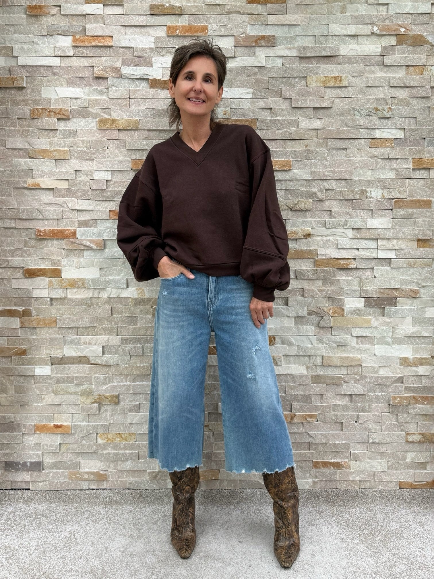 Cropped Sweatshirt mit Barrel Ärmel in Dunkelbraun