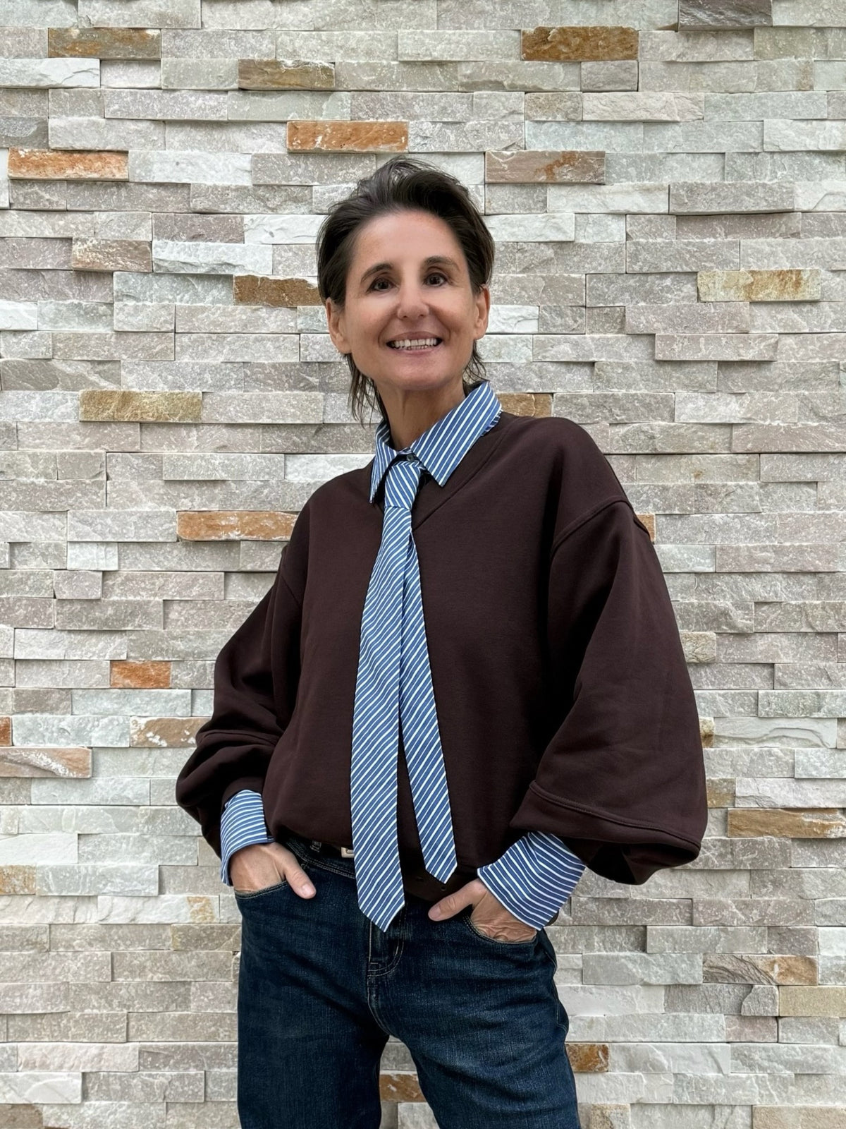 Cropped sweatshirt with barrel sleeves in dark brown