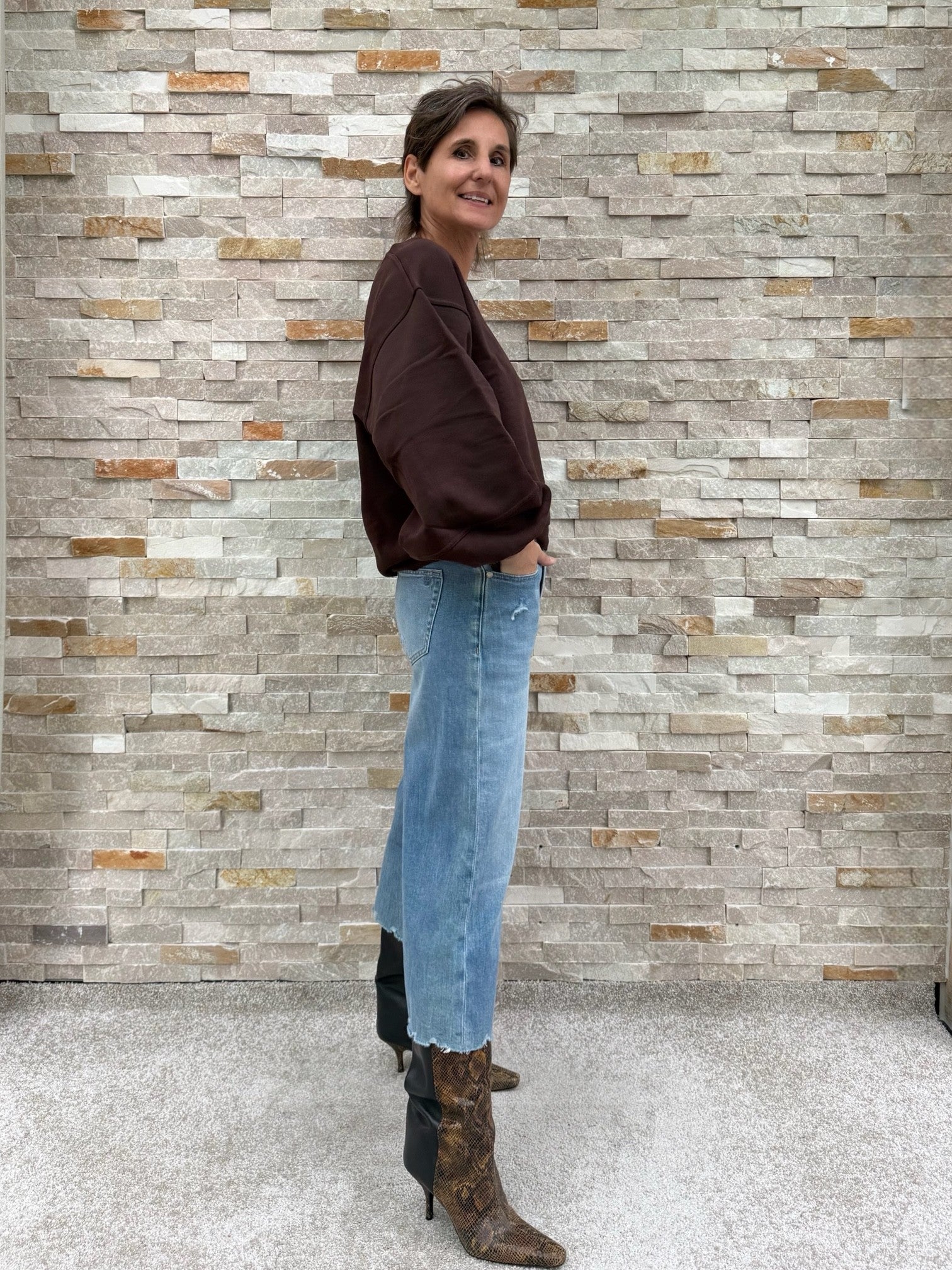 Cropped Sweatshirt mit Barrel Ärmel in Dunkelbraun