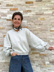 Cropped Sweatshirt mit Barrel Ärmel in Hellgrau