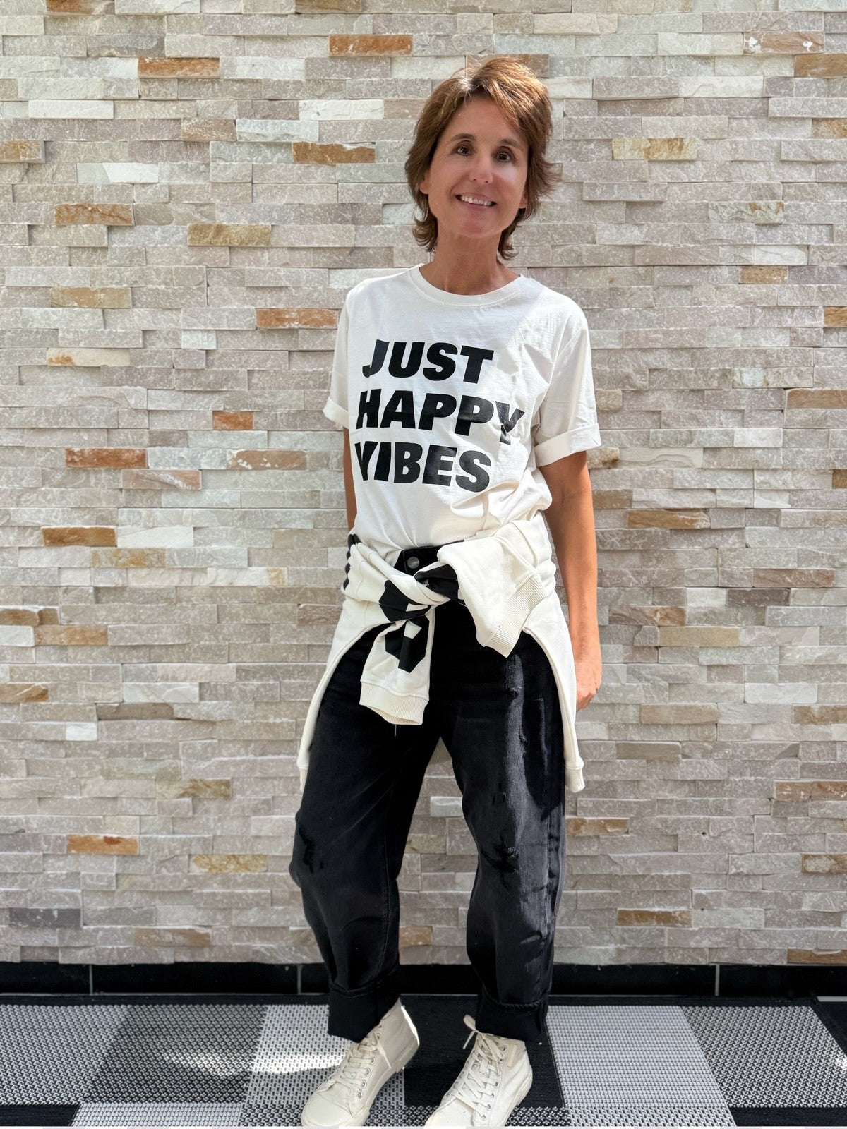 T-Shirt "JUST HAPPY VIBES" in Ecru