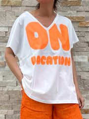 Oversized Shirt ON VACATION in Offwhite mit Neon Orange
