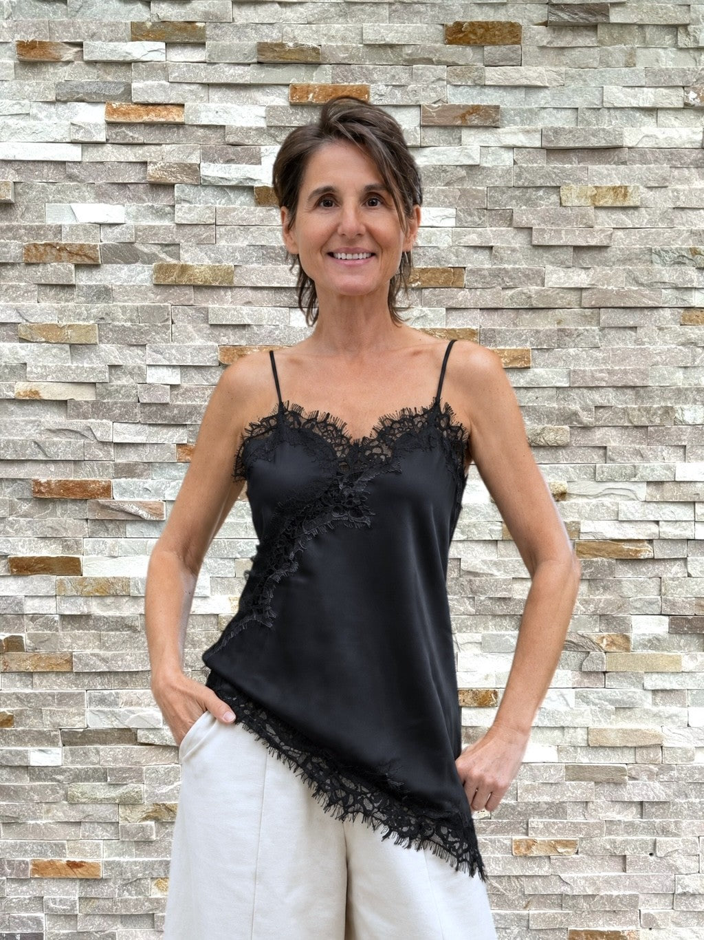 Asymmetrisches Spitzen Top in Schwarz