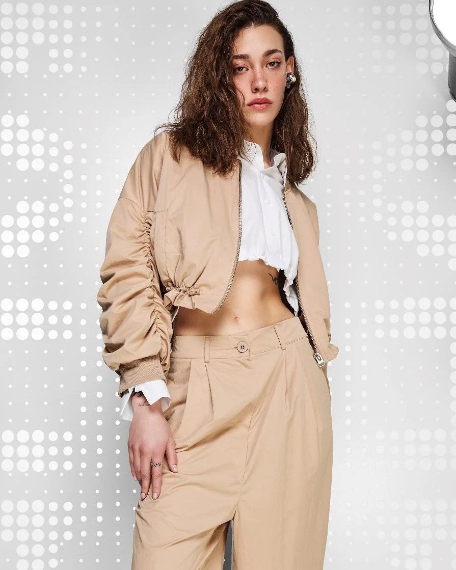 Kurzer Blouson mit gerafften Ärmeln Beige