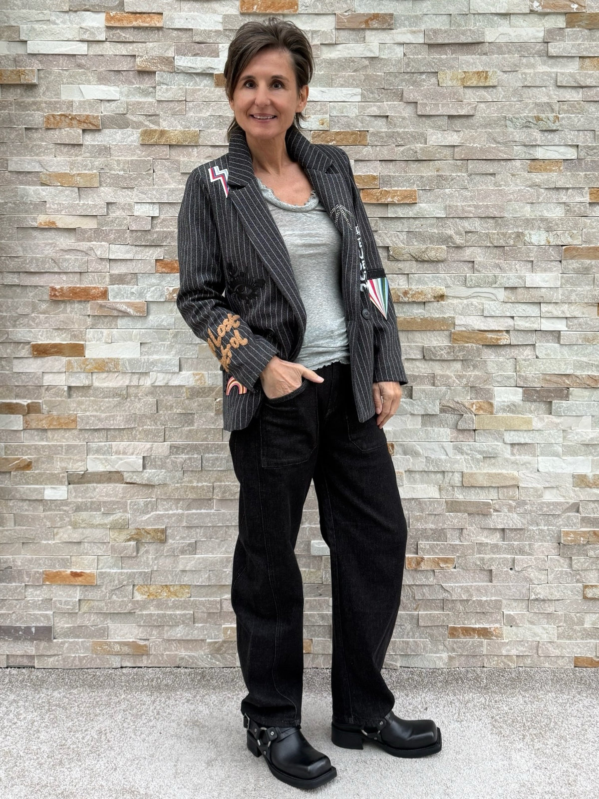 Nadelstreifen Blazer mit Applikationen Anthrazit