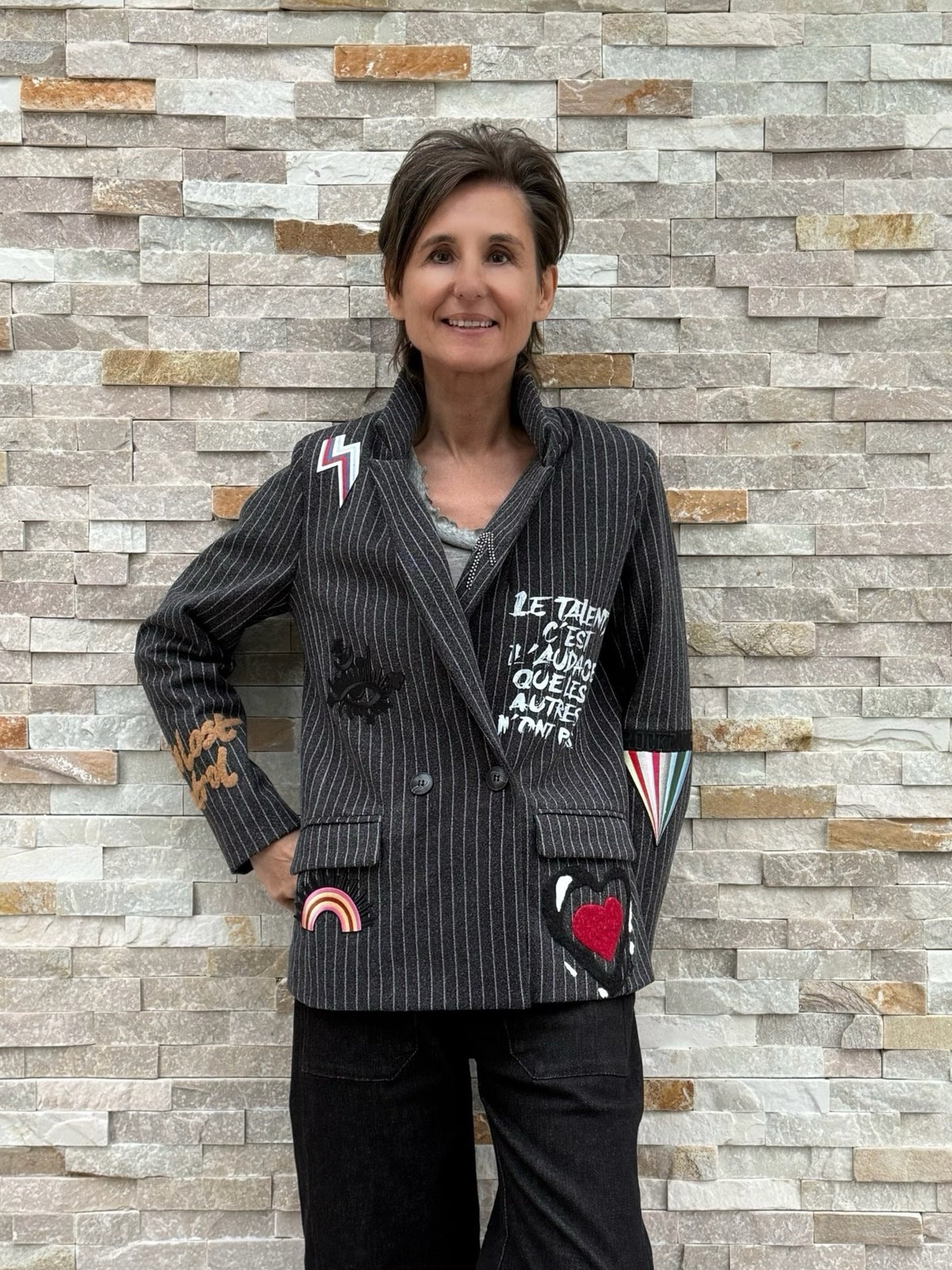 Nadelstreifen Blazer mit Applikationen Anthrazit