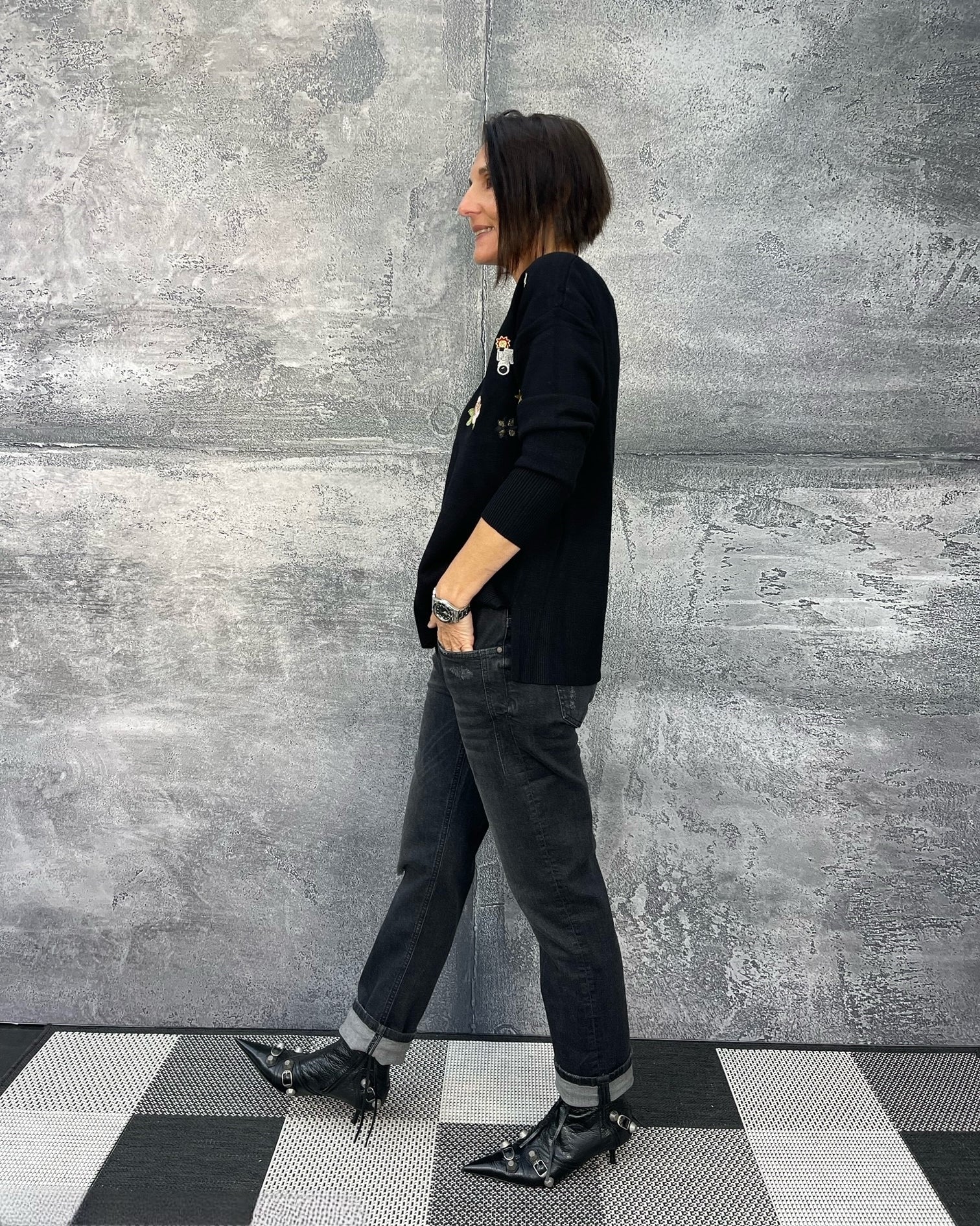V-Pullover mit Applikationen Schwarz