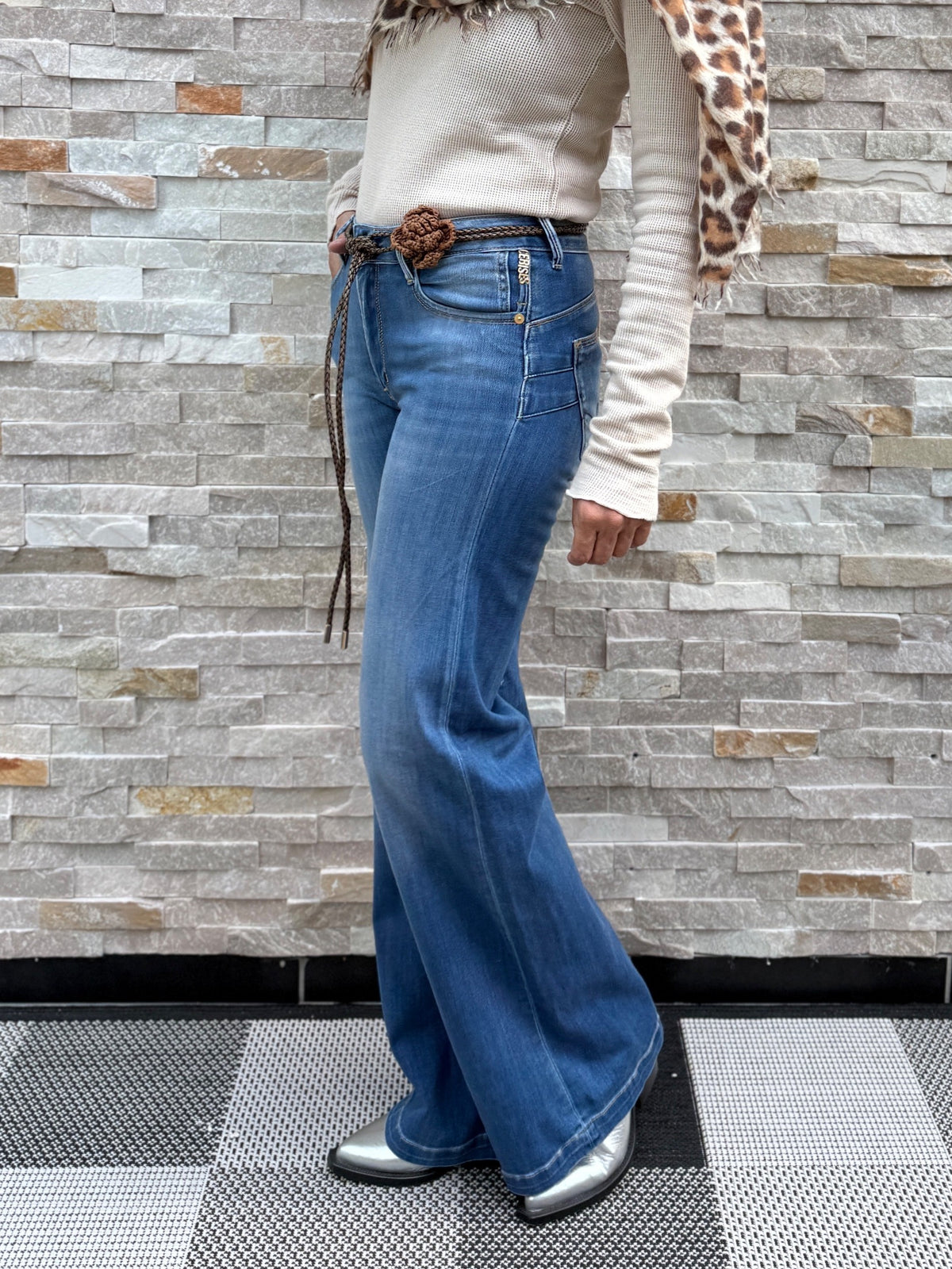 HIGH FLARE BARCY Flared Jeans in Medium Blue