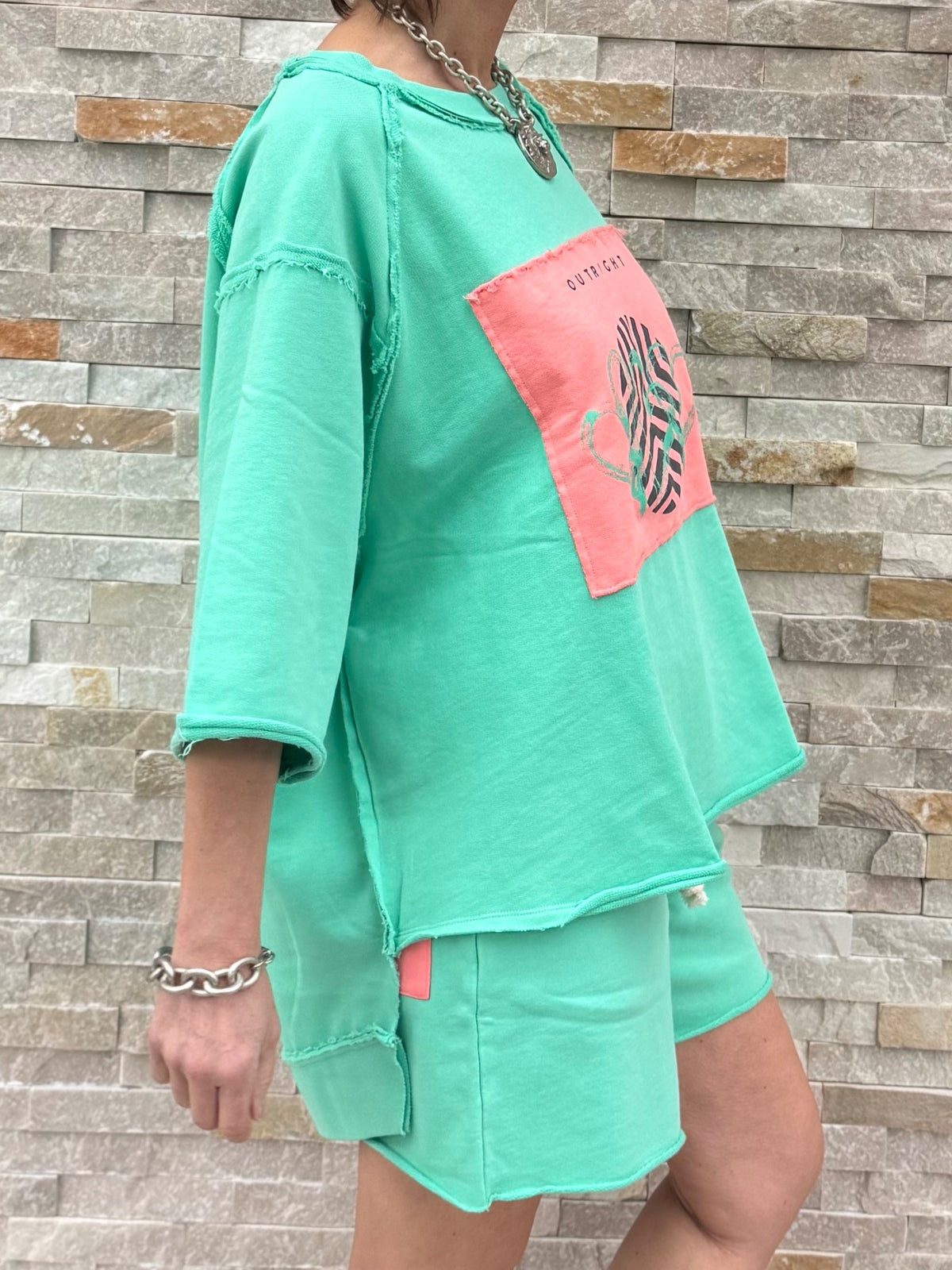 Oversized Sweatshirt LOO shorter in front in Spearmint