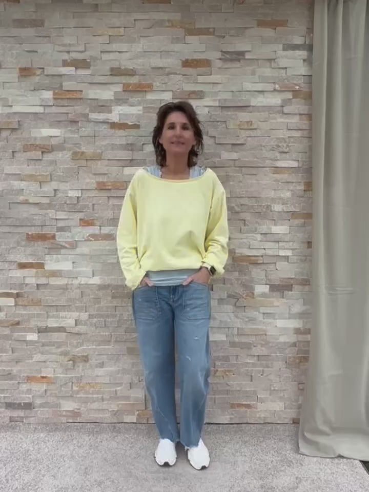 Load video: Oversized Sweatshirt WINIFRI in Vanilla