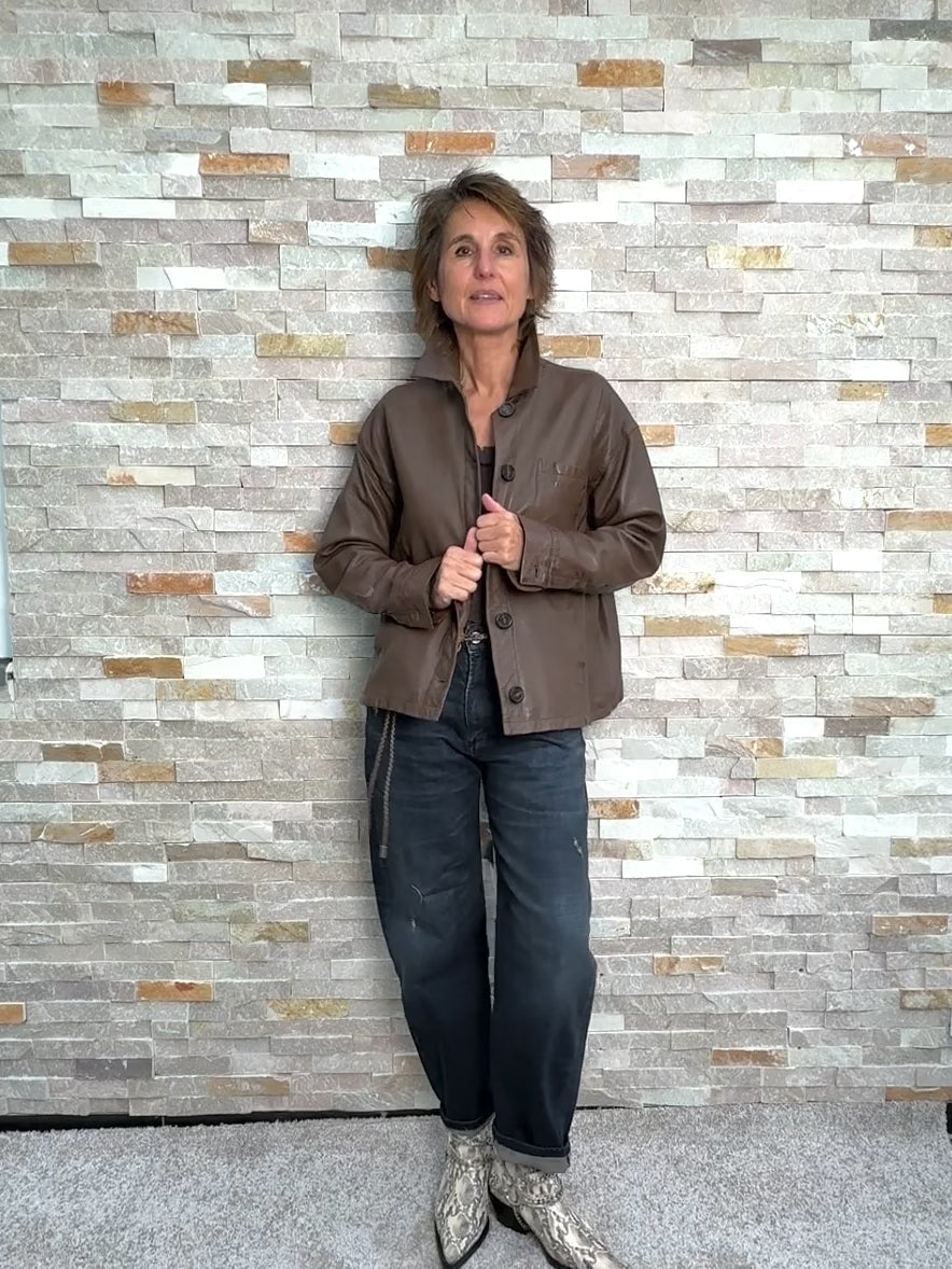 Video laden: Lederjacke CLAUDIE in Nuss