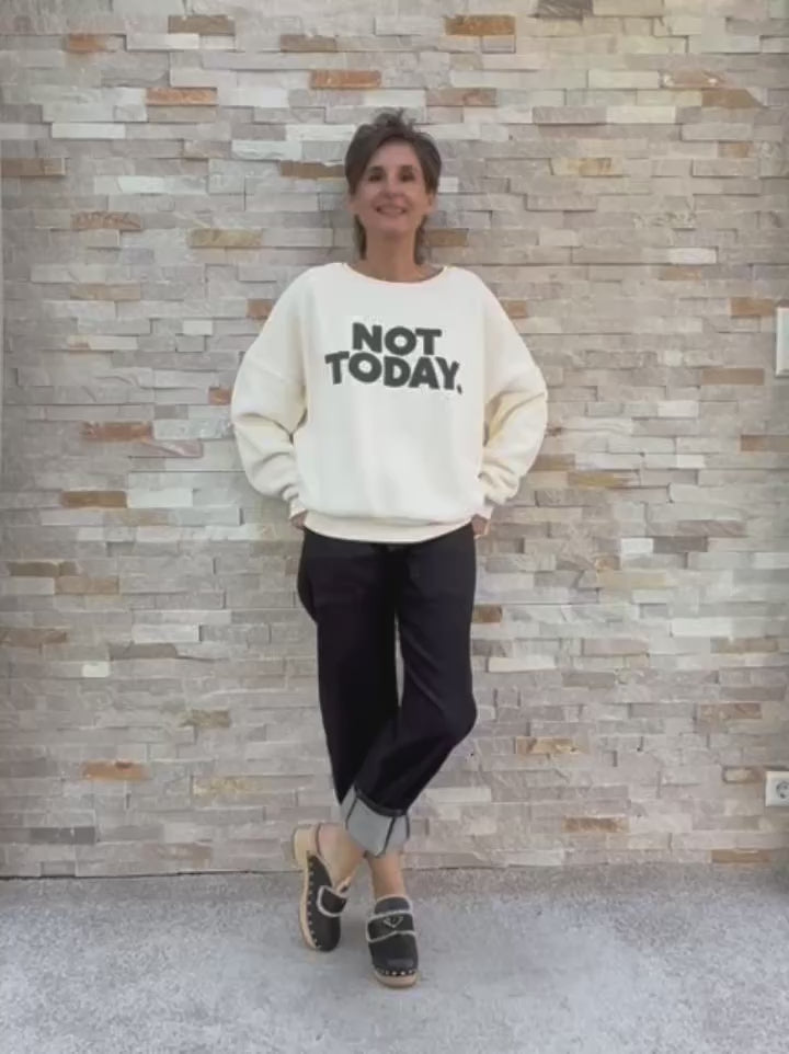 Video laden: Sweatshirt OUGIV mit Druck NOT TODAY in Chalk