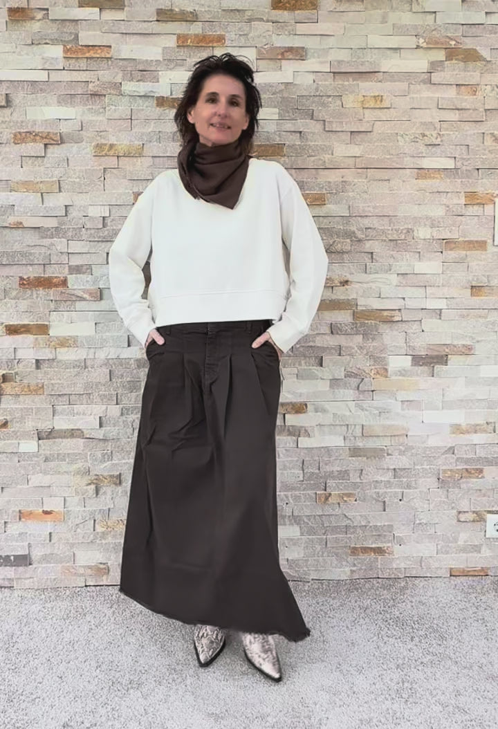 Video laden: Cropped Sweatshirt mit Rückenprint Latte