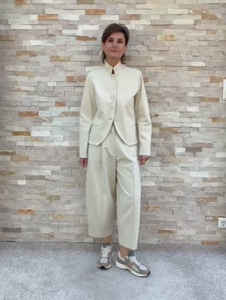 Video laden: Jersey Blazer ALTEA mit Strehkragen in Panna