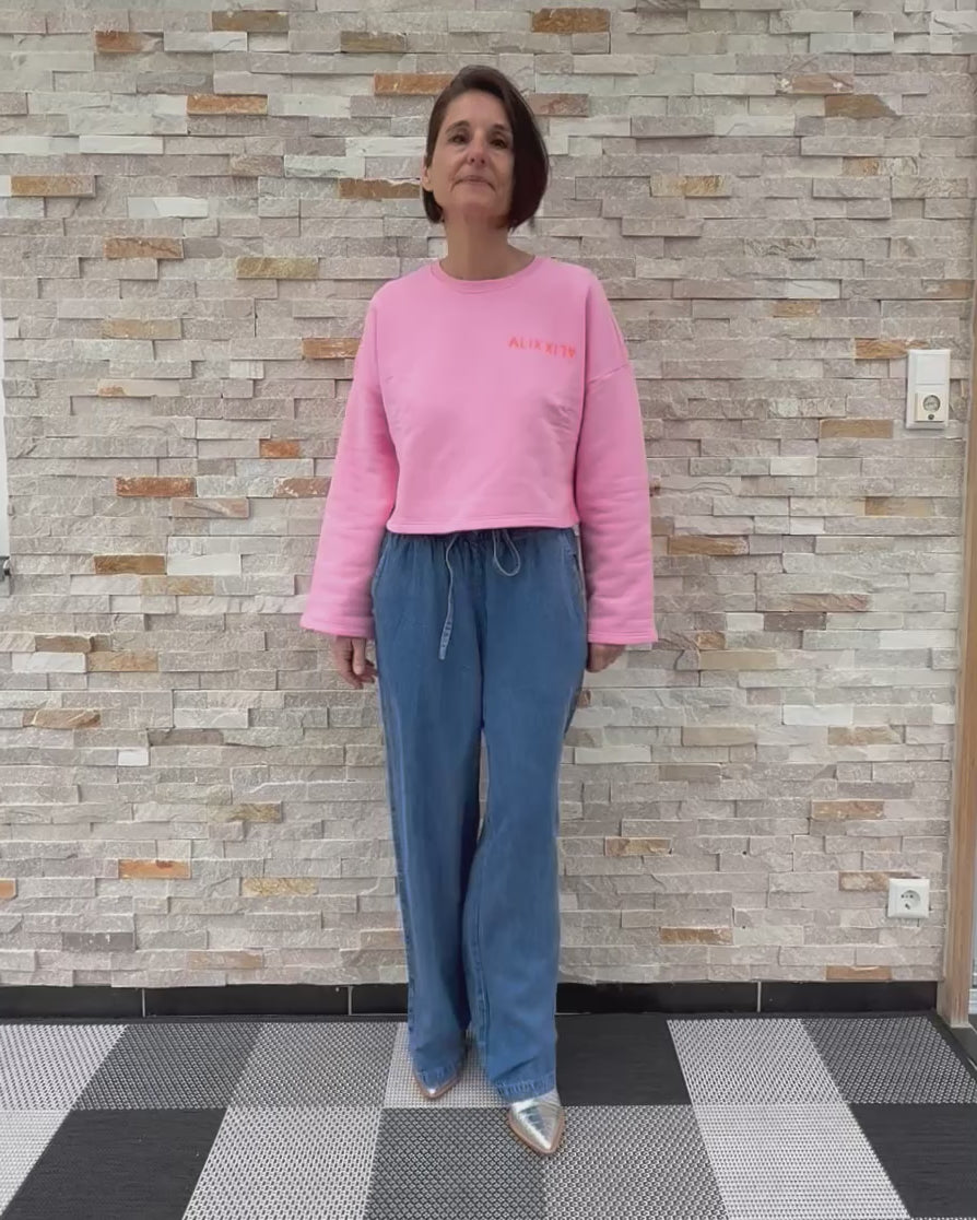 Video laden: Cropped Sweatshirt mit weiten Ärmeln in light Pink