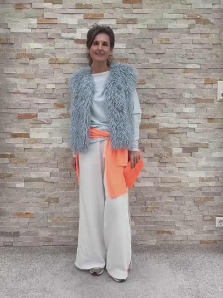 Load video: Cosmetic Bag Puffer Beauty Bag ALLI:SON volt orange