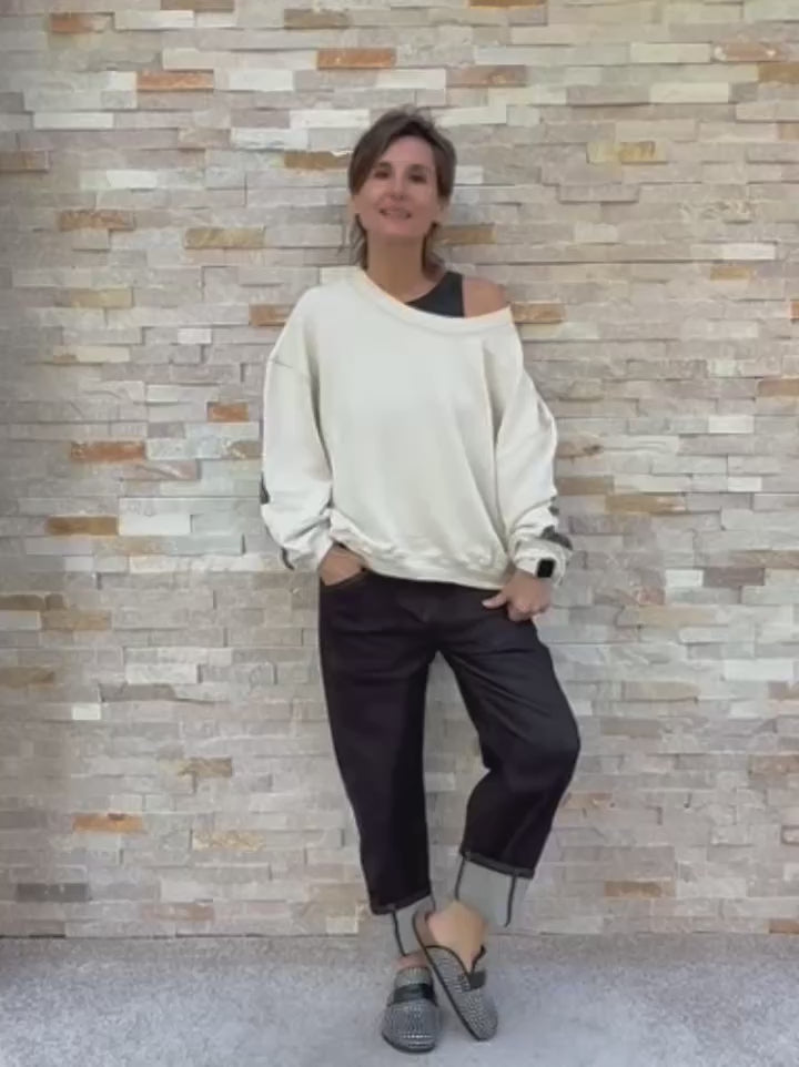 Video laden: Oversized Sweatshirt Sky Dreaming in Tofu mit Schwarz