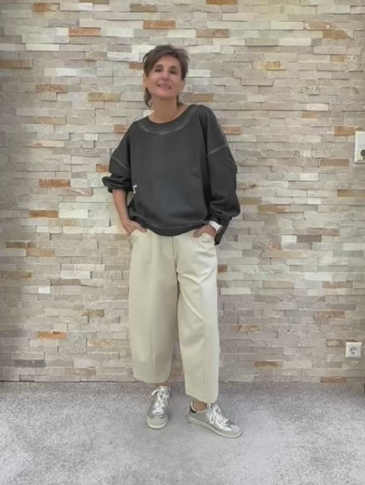 Load video: Oversized Sweatshirt Sky Organic Espresso