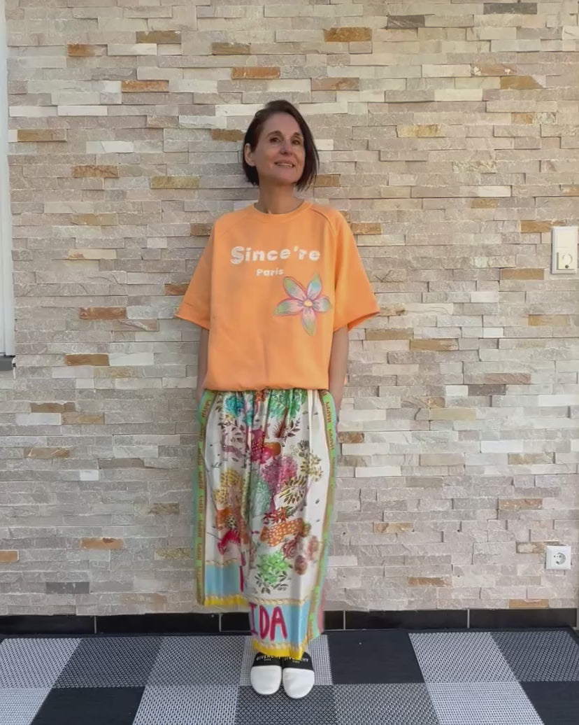 Video laden: Sweatshirt mit Halbarm Blumenstickerei in Orange