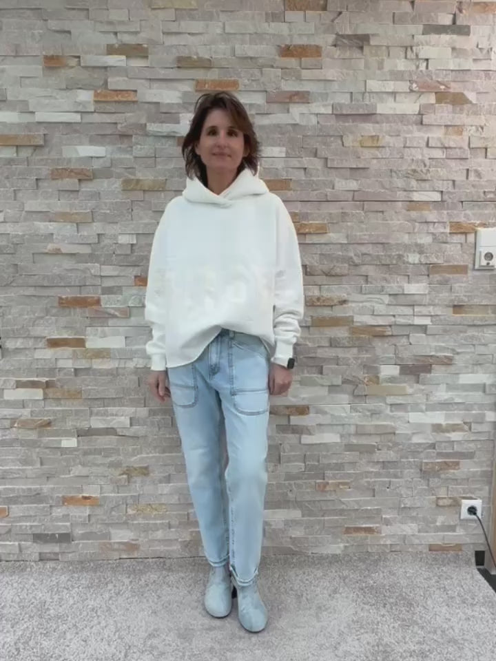 Video laden: Girl Friend Jeans FERREOL in Hellblau