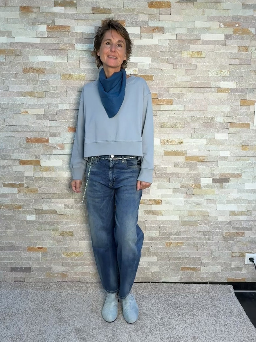 Load video: Jeans ER YOANA O-Shape in Queen Blue