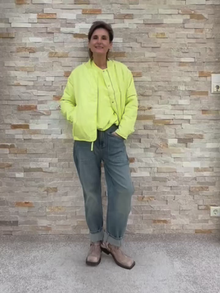 Video laden: 2-in-1 Wendjacke OK:RA im Blouson-Stil cool lime