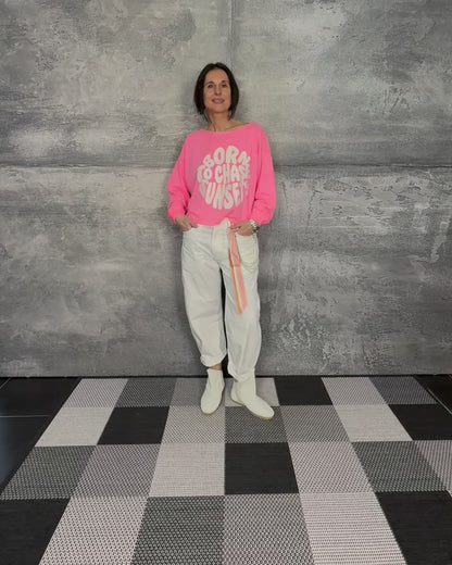 Statement Sweatshirt mit U-Boot Ausschnitt neon Pink