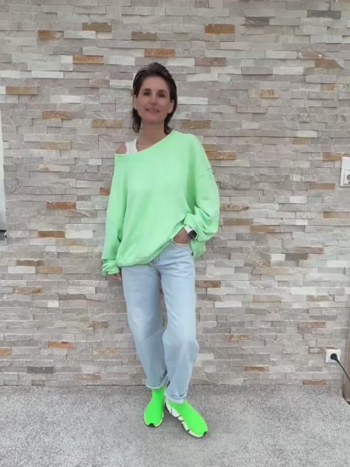 Video laden: Oversized Sweatshirt SKY_SQUARE in Lime Punch