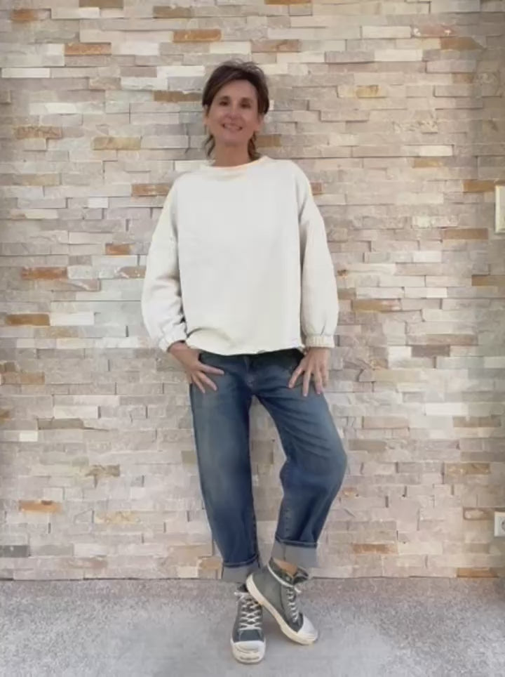 Load video: Sweatshirt SUPERCOOL in Silver Melange mit Pine Green