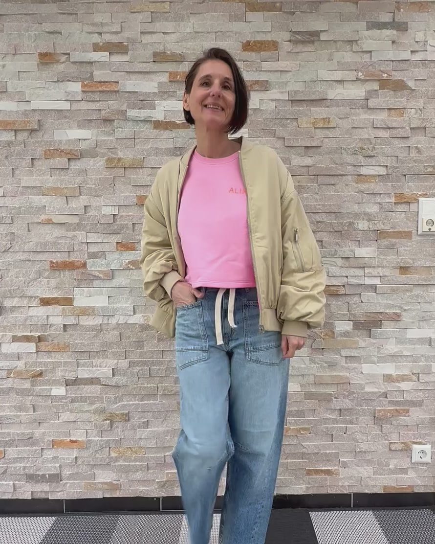 Video laden: Wende Bomberjacke ELYN in Camel-Pink